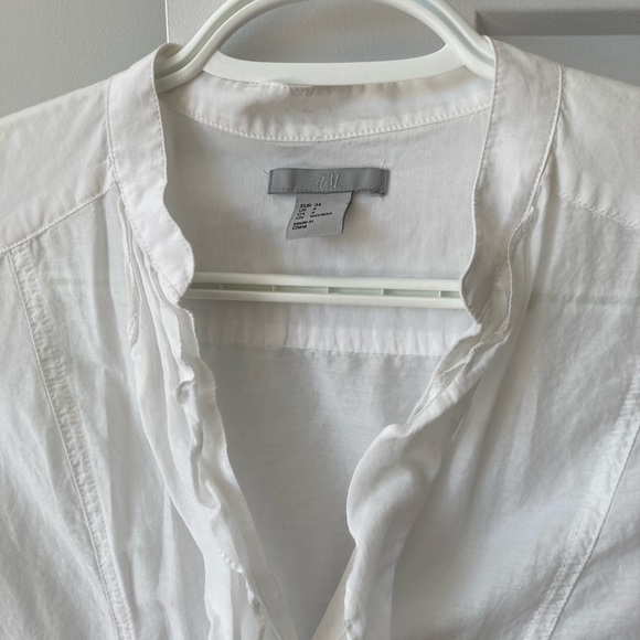 White H&M blouse with ruffle collar and roll-up sleeves - size 34 / 4 - Picture 7 of 9